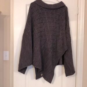 Roots Poncho